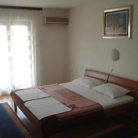 Apartman Lana *